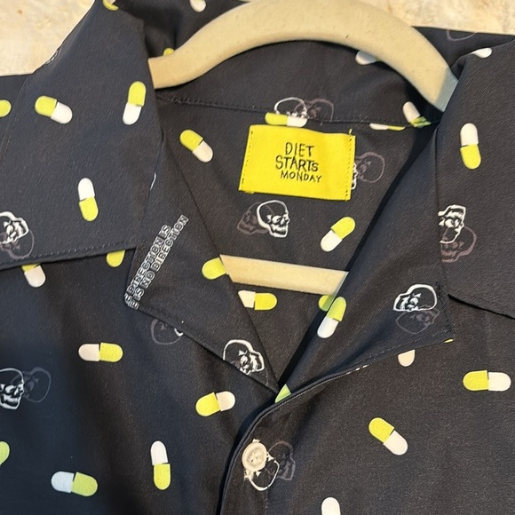 Men’s DIET STARTS MONDAY SHIRT - Picture 2 of 5